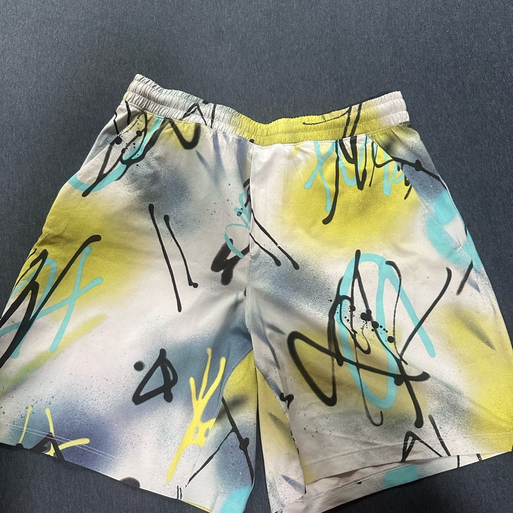 Men’s lululemon peace breaker short